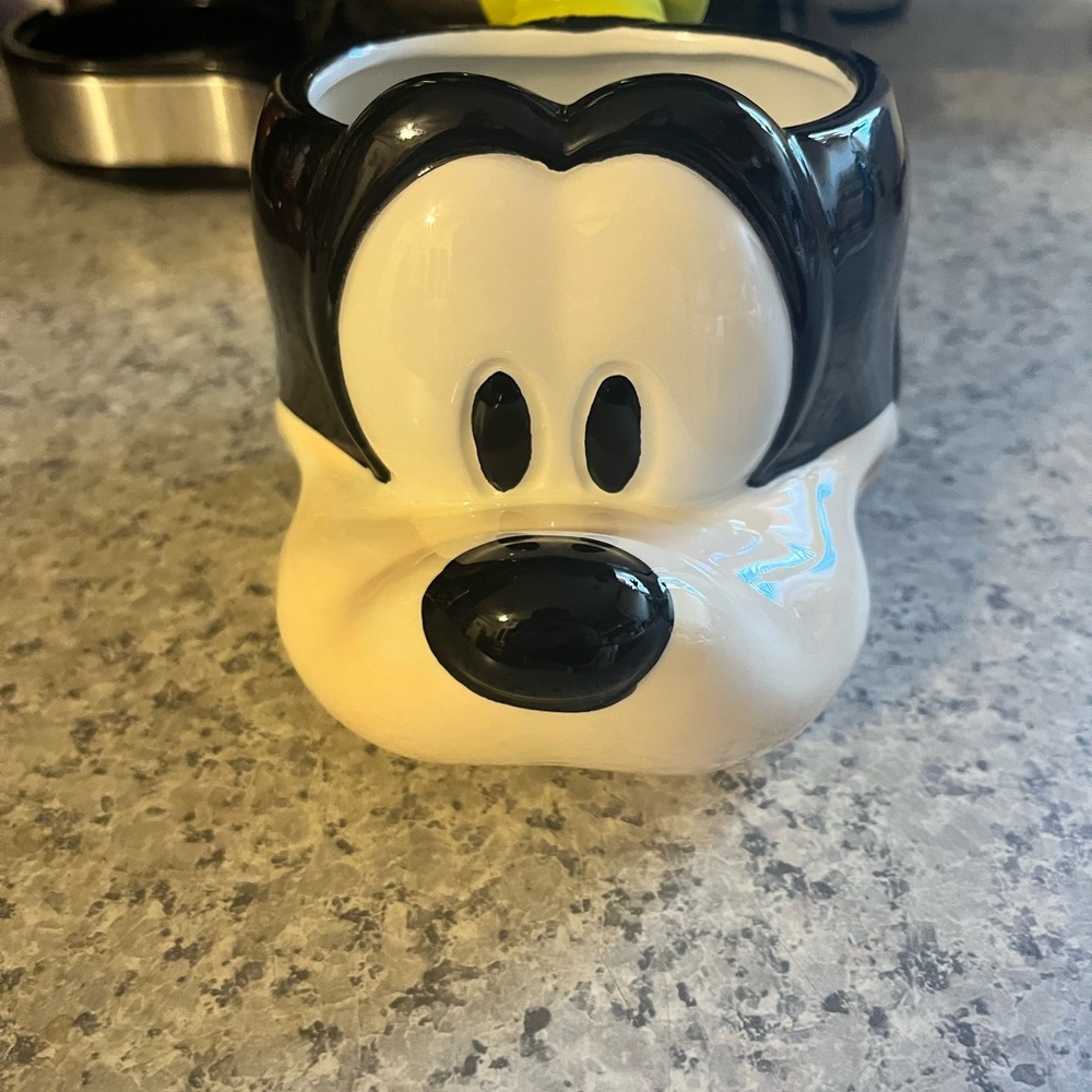 Disney goofy mug